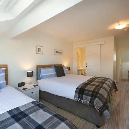 Blue Swallow Bed & Breakfast 4*