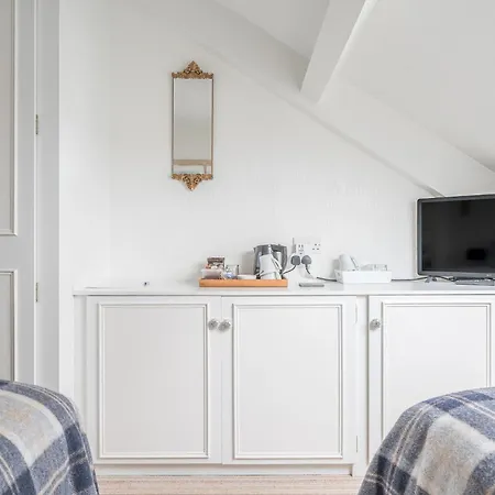 Blue Swallow לינה וארוחת בוקר פנרית'