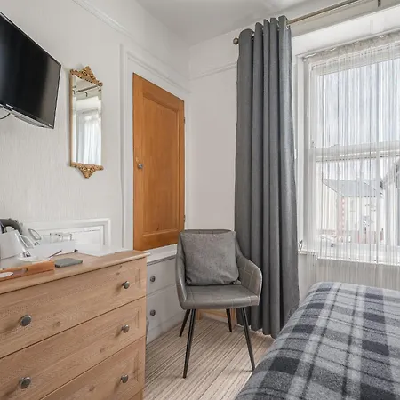 Blue Swallow לינה וארוחת בוקר פנרית'