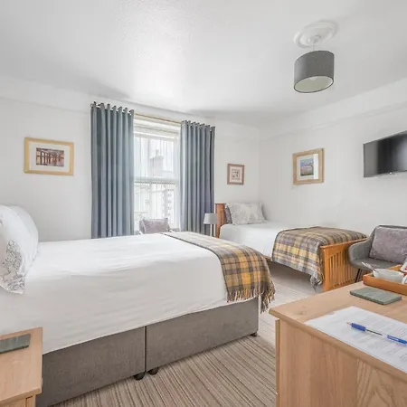 לינה וארוחת בוקר Blue Swallow