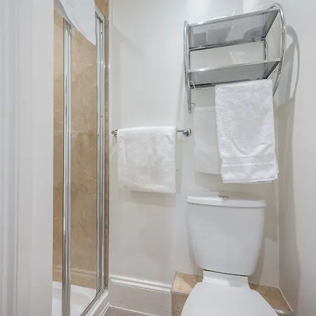 Blue Swallow לינה וארוחת בוקר 4*