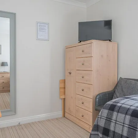 לינה וארוחת בוקר Blue Swallow