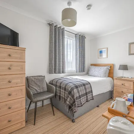 לינה וארוחת בוקר Blue Swallow 4*